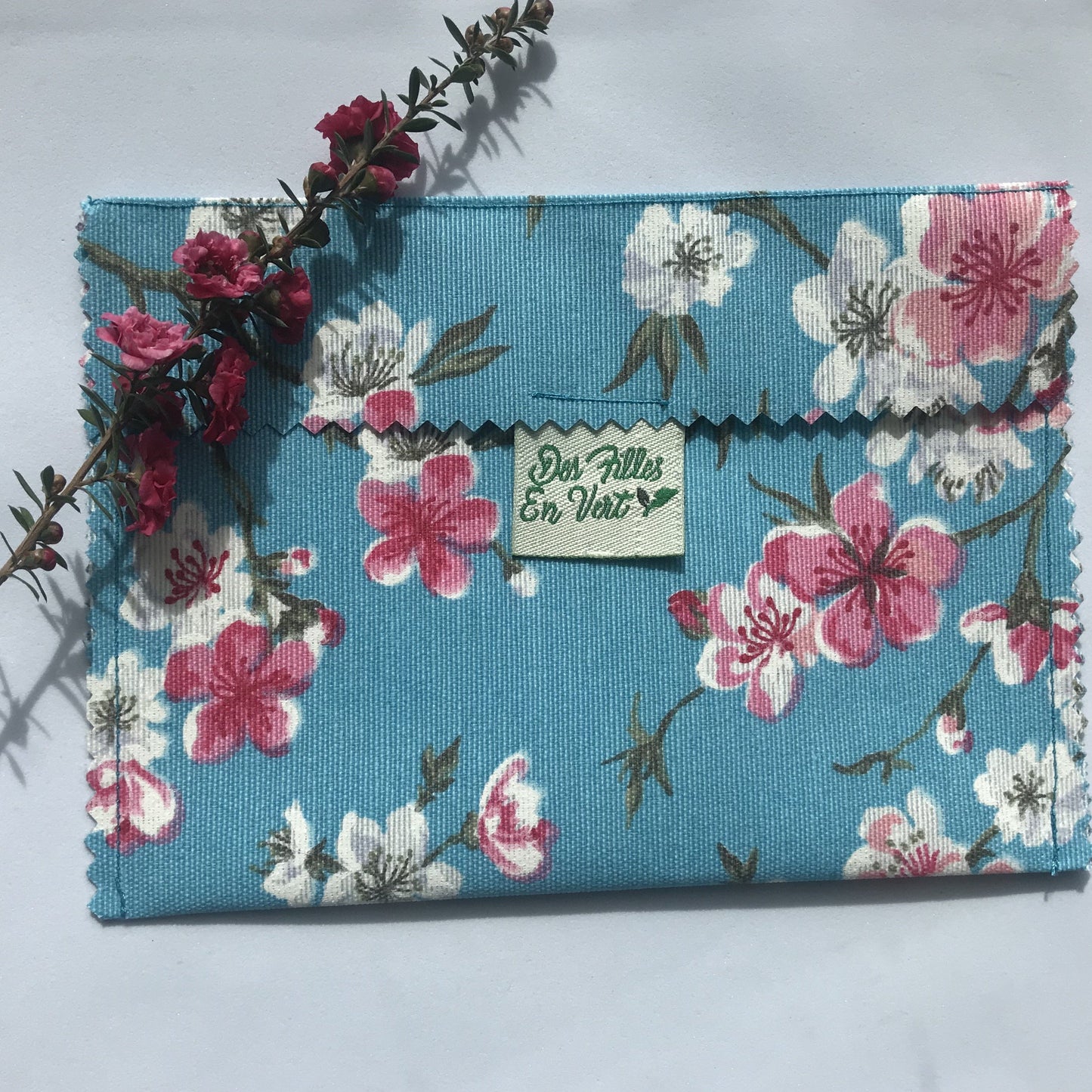 Des filles en vert -- Pochette à savon imperméable motif Fleurs