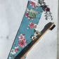 Des filles en vert -- Etui à brosse à dents motif Fleurs