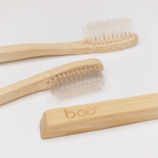 My Boo Company -- Brosse à dents adulte en bambou (médium transparent)