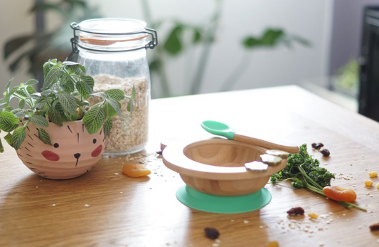 Cap Bambou -- Set de repas bébé bambou + silicone vert (bol + cuillère)