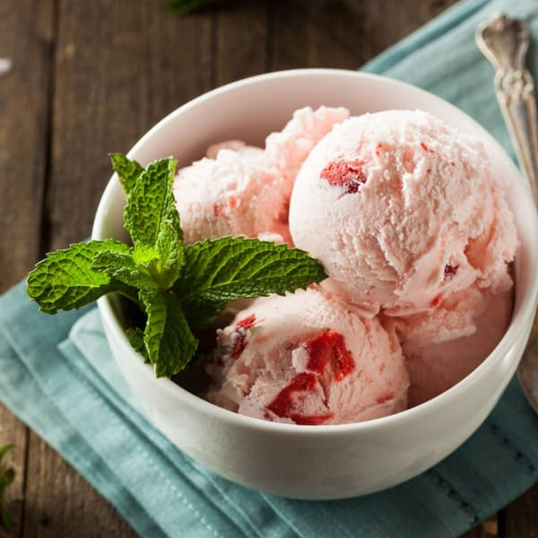 La Ferme Saint Yves -- Crème glacée fraise bio Vrac - 2,5 L