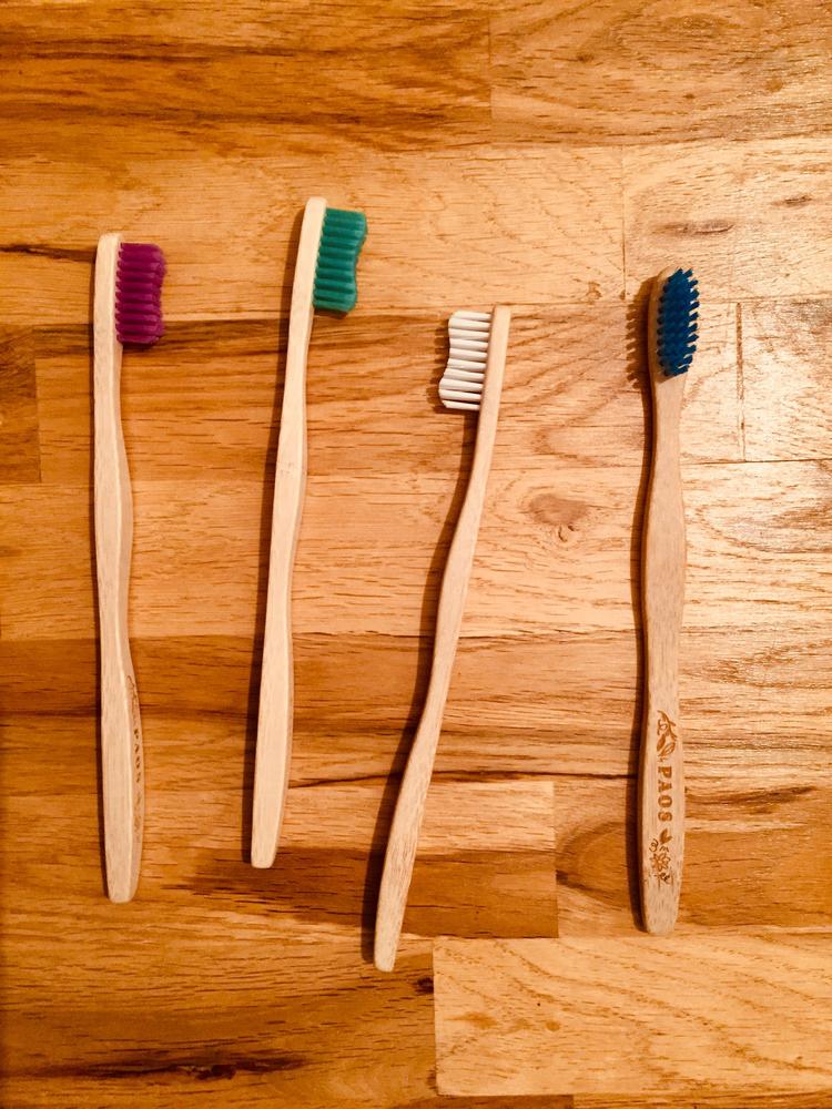 Paos -- Brosses à dents en bambou 4 coloris - Présentoir x12